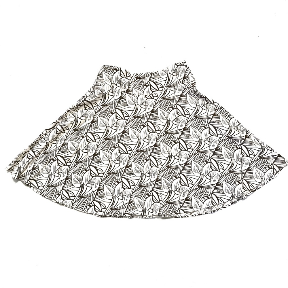 Metro wear- cream skirt with brown leaf pattern